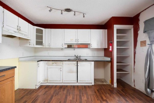 204 Tundra Drive, Fort Mcmurray, AB - Indoor Photo Showing Kitchen With Double Sink