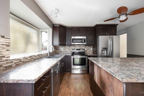 189 Ross Haven Drive, Fort Mcmurray, AB - Indoor Photo Showing Kitchen With Double Sink With Upgraded Kitchen