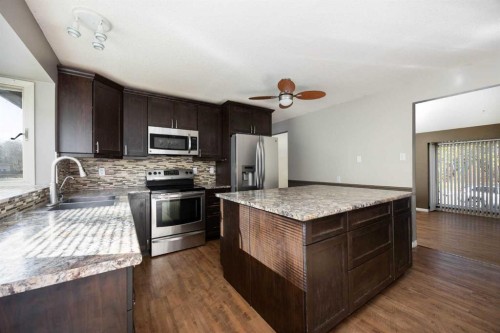 189 Ross Haven Drive, Fort Mcmurray, AB - Indoor Photo Showing Kitchen With Upgraded Kitchen