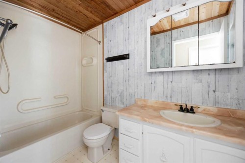 189 Ross Haven Drive, Fort Mcmurray, AB - Indoor Photo Showing Bathroom