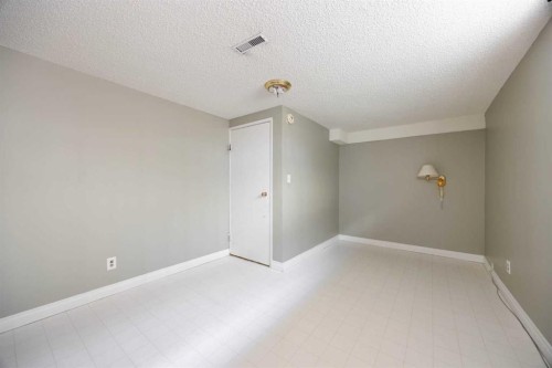 189 Ross Haven Drive, Fort Mcmurray, AB - Indoor Photo Showing Other Room