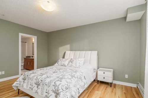 1105-204 Sparrow Hawk Drive, Fort Mcmurray, AB - Indoor Photo Showing Bedroom