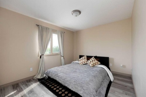 25 Freestone Way, Saprae Creek, AB - Indoor Photo Showing Bedroom