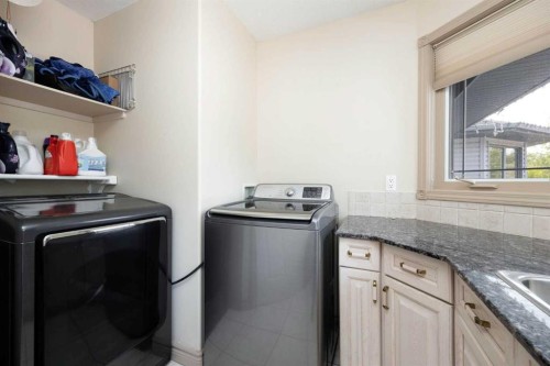 25 Freestone Way, Saprae Creek, AB - Indoor Photo Showing Laundry Room