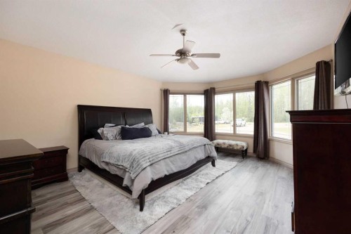 25 Freestone Way, Saprae Creek, AB - Indoor Photo Showing Bedroom