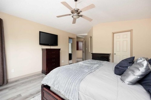 25 Freestone Way, Saprae Creek, AB - Indoor Photo Showing Bedroom