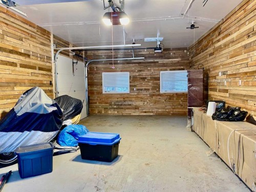 25 Freestone Way, Saprae Creek, AB - Indoor Photo Showing Garage