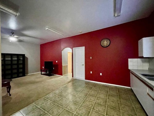25 Freestone Way, Saprae Creek, AB - Indoor Photo Showing Kitchen With Double Sink