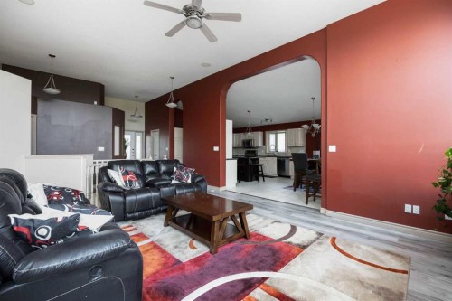 25 Freestone Way, Saprae Creek, AB - Indoor Photo Showing Living Room