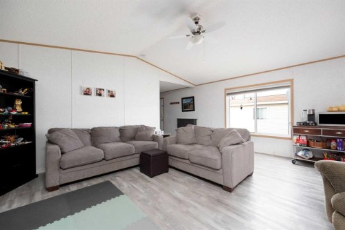 161 Grey Crescent, Fort Mcmurray, AB - Indoor Photo Showing Living Room