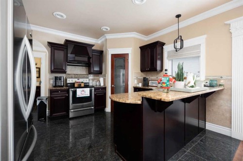 158 Pickles Crescent, Fort Mcmurray, AB - Indoor Photo Showing Kitchen With Stainless Steel Kitchen With Upgraded Kitchen