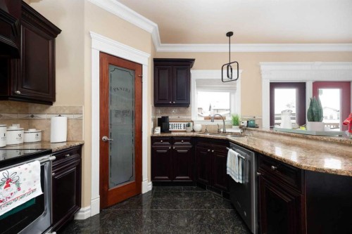 158 Pickles Crescent, Fort Mcmurray, AB - Indoor Photo Showing Kitchen