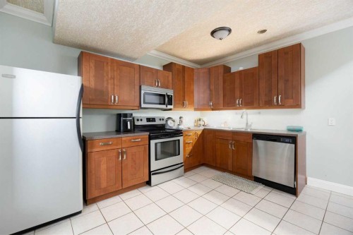 158 Pickles Crescent, Fort Mcmurray, AB - Indoor Photo Showing Kitchen With Stainless Steel Kitchen