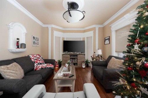 158 Pickles Crescent, Fort Mcmurray, AB - Indoor Photo Showing Living Room