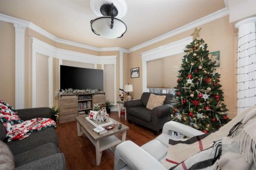 158 Pickles Crescent, Fort Mcmurray, AB - Indoor Photo Showing Living Room