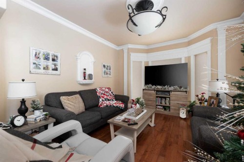 158 Pickles Crescent, Fort Mcmurray, AB - Indoor Photo Showing Living Room