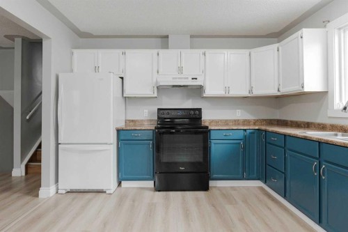 1069 Timberline Drive, Fort Mcmurray, AB - Indoor Photo Showing Kitchen
