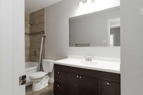 1069 Timberline Drive, Fort Mcmurray, AB - Indoor Photo Showing Bathroom