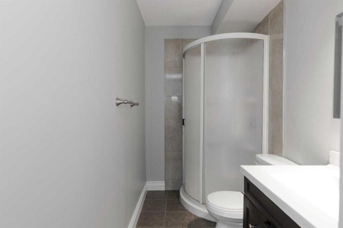 1069 Timberline Drive, Fort Mcmurray, AB - Indoor Photo Showing Bathroom