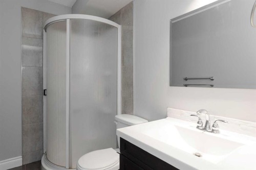 1069 Timberline Drive, Fort Mcmurray, AB - Indoor Photo Showing Bathroom
