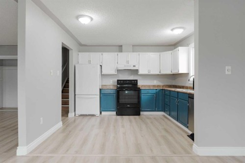 1069 Timberline Drive, Fort Mcmurray, AB - Indoor Photo Showing Kitchen