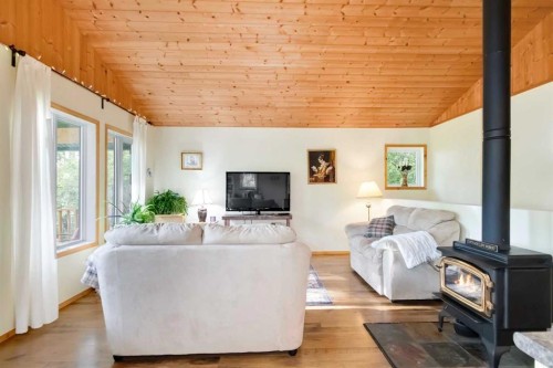 165-14457 Twp Rd 683, Lac La Biche, AB - Indoor Photo Showing Living Room