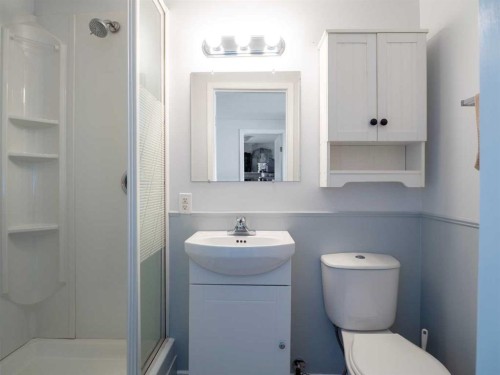 129 Grey Crescent, Fort Mcmurray, AB - Indoor Photo Showing Bathroom