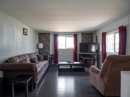 129 Grey Crescent, Fort Mcmurray, AB - Indoor Photo Showing Living Room