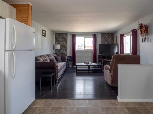 129 Grey Crescent, Fort Mcmurray, AB - Indoor Photo Showing Living Room