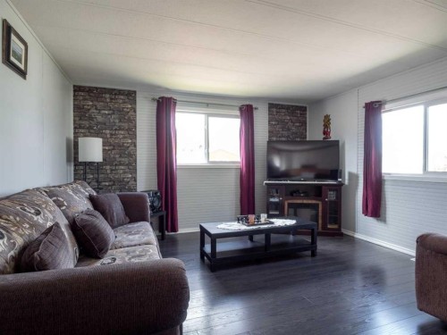 129 Grey Crescent, Fort Mcmurray, AB - Indoor Photo Showing Living Room
