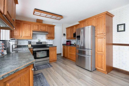 9 Bennett Crescent, Fort Mcmurray, AB - Indoor Photo Showing Kitchen