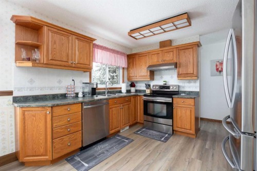 9 Bennett Crescent, Fort Mcmurray, AB - Indoor Photo Showing Kitchen With Stainless Steel Kitchen With Double Sink
