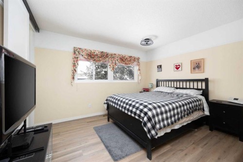 9 Bennett Crescent, Fort Mcmurray, AB - Indoor Photo Showing Bedroom