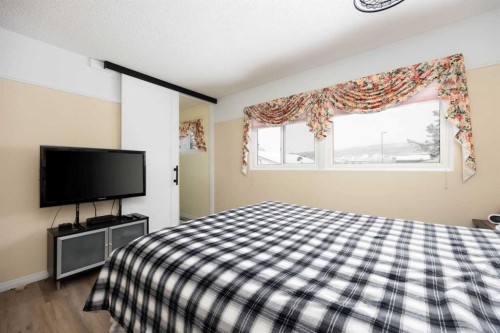 9 Bennett Crescent, Fort Mcmurray, AB - Indoor Photo Showing Bedroom