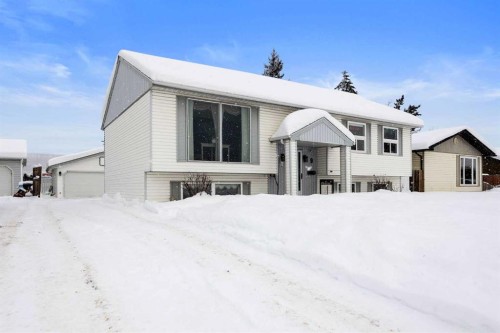 9 Bennett Crescent, Fort Mcmurray, AB - Outdoor With Facade