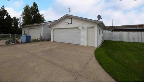 9 Bennett Crescent, Fort Mcmurray, AB - Outdoor With Exterior