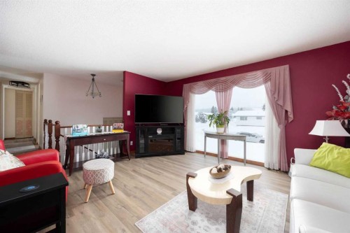 9 Bennett Crescent, Fort Mcmurray, AB - Indoor Photo Showing Living Room