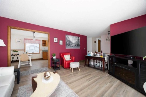 9 Bennett Crescent, Fort Mcmurray, AB - Indoor Photo Showing Living Room
