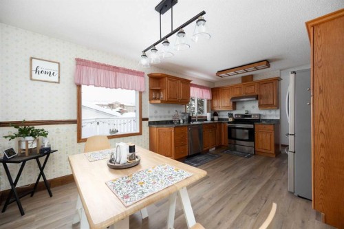 9 Bennett Crescent, Fort Mcmurray, AB - Indoor Photo Showing Kitchen