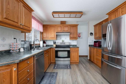 9 Bennett Crescent, Fort Mcmurray, AB - Indoor Photo Showing Kitchen With Double Sink