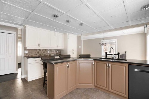 67 Fitzsimmons Avenue, Fort Mcmurray, AB - Indoor Photo Showing Kitchen