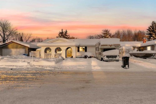 67 Fitzsimmons Avenue, Fort Mcmurray, AB - Outdoor With Deck Patio Veranda