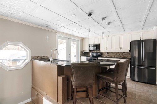 67 Fitzsimmons Avenue, Fort Mcmurray, AB - Indoor Photo Showing Kitchen