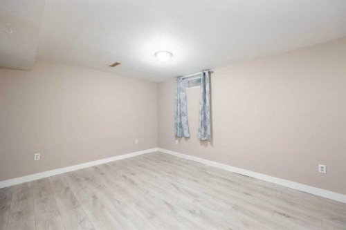 54 Birch Road, Fort Mcmurray, AB - Indoor Photo Showing Other Room