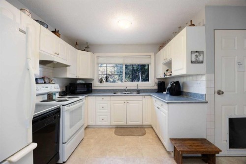 54 Birch Road, Fort Mcmurray, AB - Indoor Photo Showing Kitchen With Double Sink
