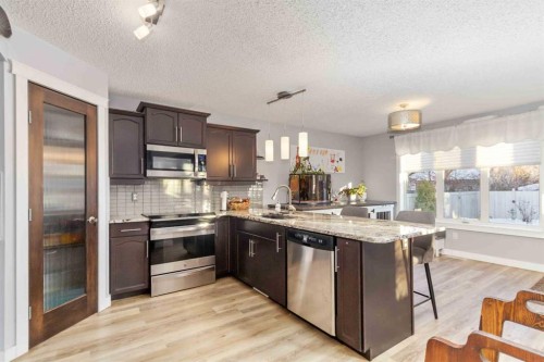 113 Bussieres Drive, Fort Mcmurray, AB - Indoor Photo Showing Kitchen With Stainless Steel Kitchen With Upgraded Kitchen