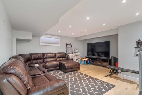 113 Bussieres Drive, Fort Mcmurray, AB - Indoor Photo Showing Living Room