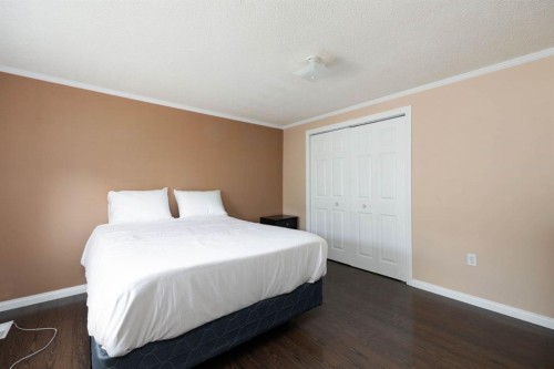 293 Grenfell Crescent, Fort Mcmurray, AB - Indoor Photo Showing Bedroom