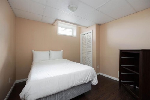 293 Grenfell Crescent, Fort Mcmurray, AB - Indoor Photo Showing Bedroom