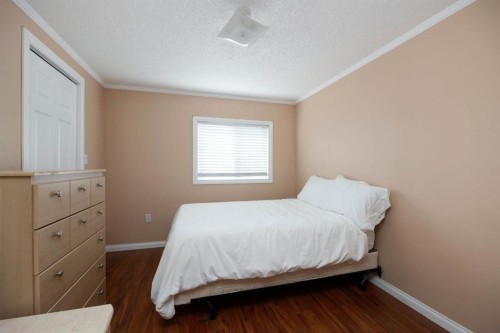 293 Grenfell Crescent, Fort Mcmurray, AB - Indoor Photo Showing Bedroom